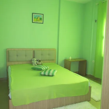 Luxury In Antique Style Apartment *