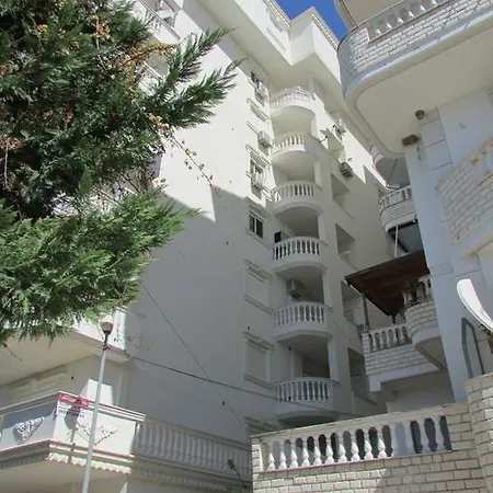Apartment Luxury In Antique Style *